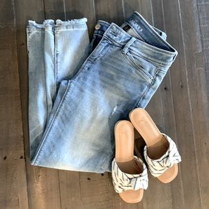 Distressed skimmer jeans from White House Black Market, size 2